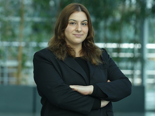Özge Menekşe