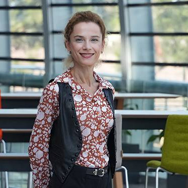 Esra Ovalı
